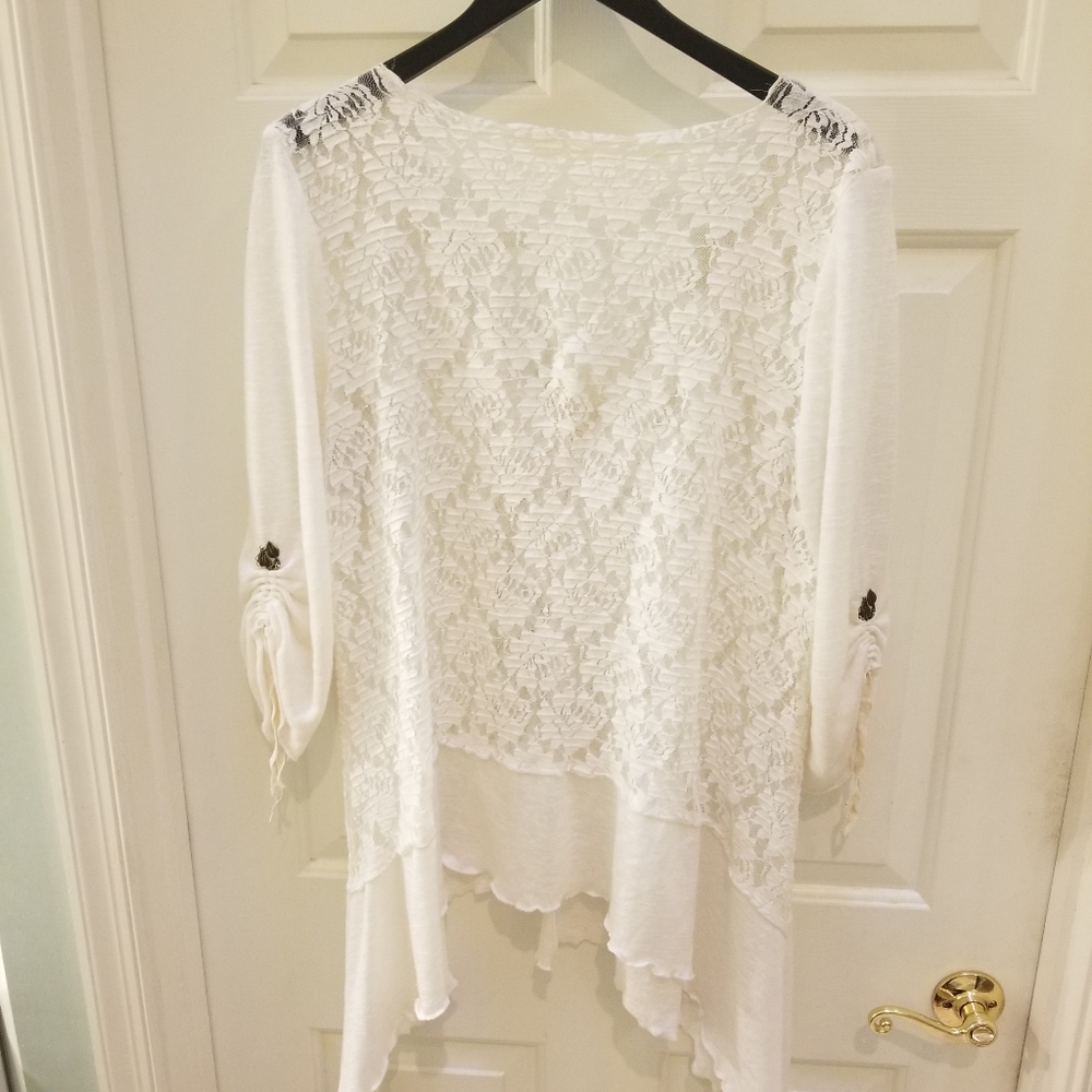 Stunning Lacey open 3/4 tied top - Picture 4 of 4